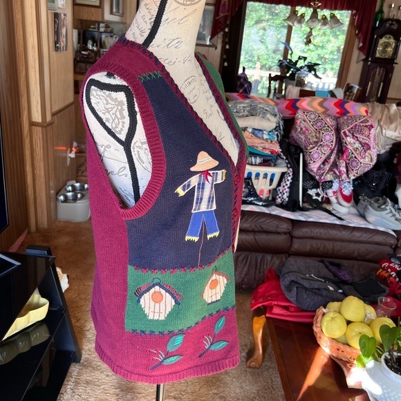 Woman’s vintage Capacity fall embroidered knit sweater vest. - Picture 7 of 16